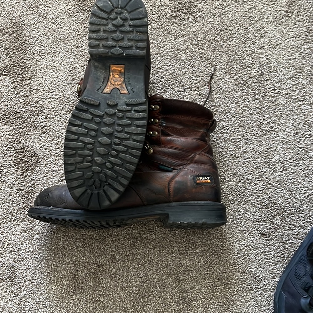 Ariat Work Boot Used Barely Broke In - image 3